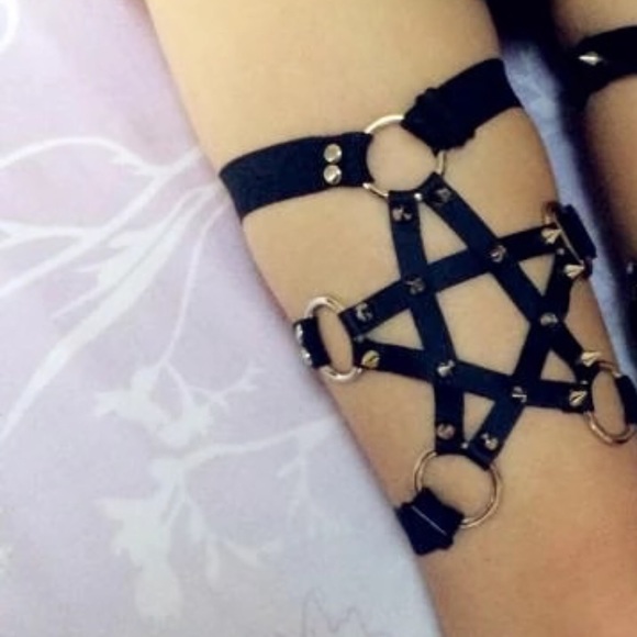 pentagram leg garter